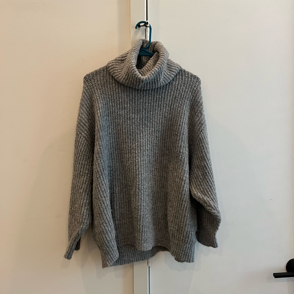 Lulu gray turtleneck sweater, S